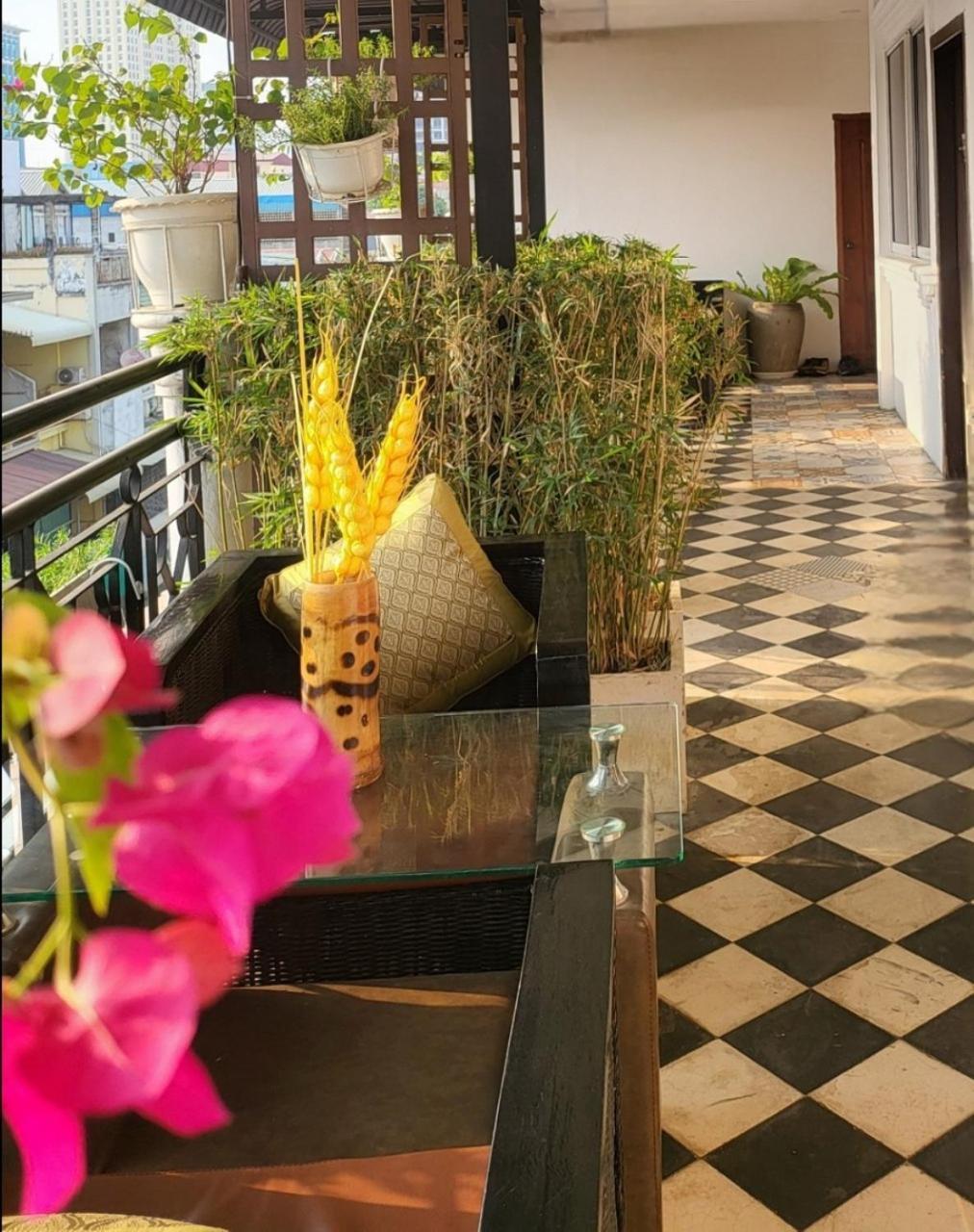 Sun Chakra Boutique Hotel プノンペン エクステリア 写真